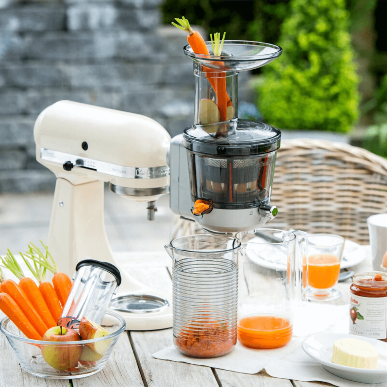 Stay ahead of the curve with 2024's best juicers. Compare features, efficiency, and ease of use to choose the perfect juicer for your health journey.